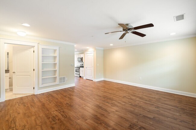 Building Photo - 3 Bedroom Flat Available at the Woodlands - REDUCED DEPOSIT