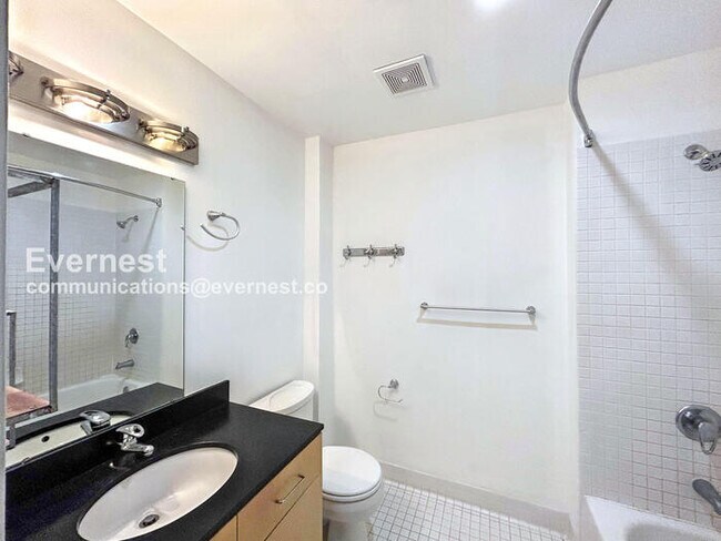 Building Photo - 415 S Front St