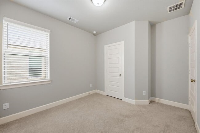 Building Photo - 1620 Mcdougall Crk