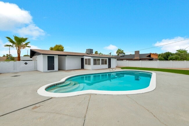 Building Photo - Great 6 Bedroom home near ASU with large BASEMENT