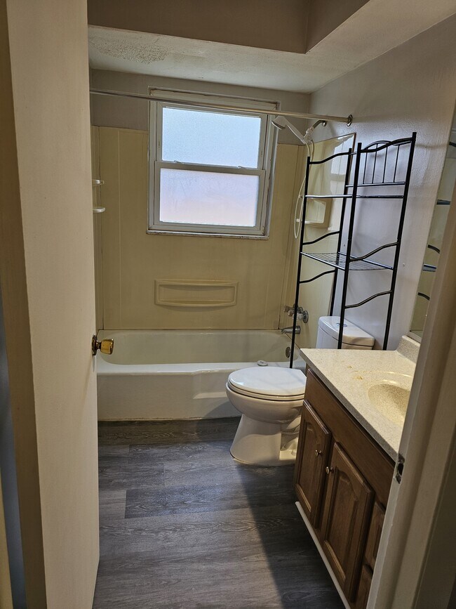 Building Photo - 1124 Mccarley Dr W