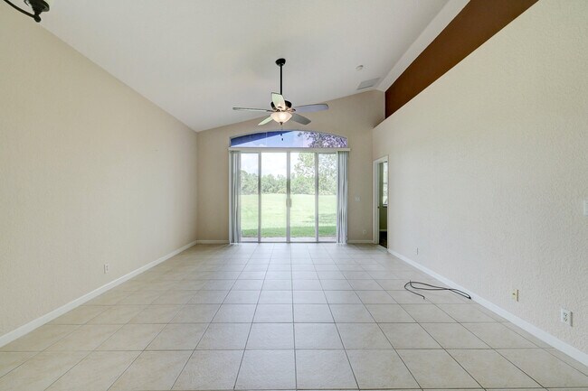 Building Photo - 688 Stanford Ln