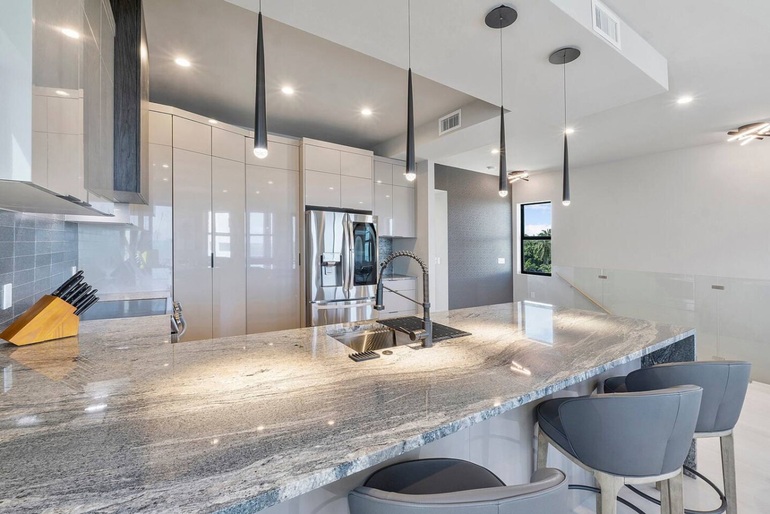 Building Photo - 99 Seaside Ave