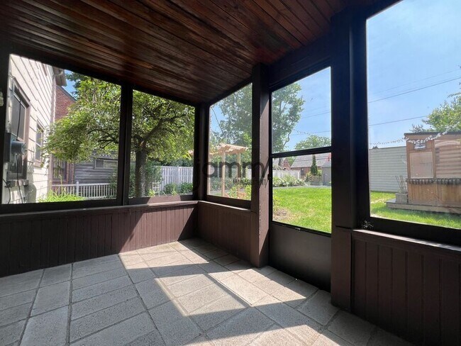 Building Photo - 2551 Charney Rd