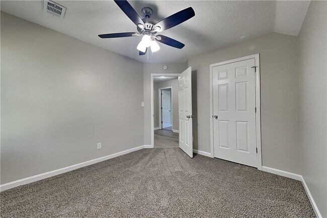 Building Photo - 2994 Brooks Dr