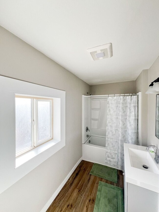 Building Photo - 3 Bedroom Single Family Home in Klamath Falls