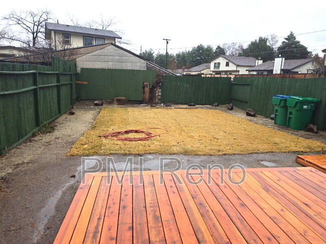 Building Photo - 450 Tracy Ln