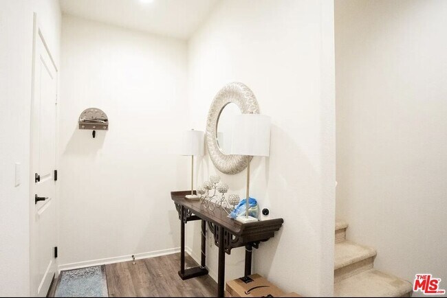 Building Photo - 841 Iris Way