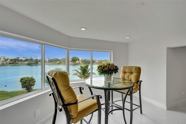 Building Photo - 877 NE 195th St