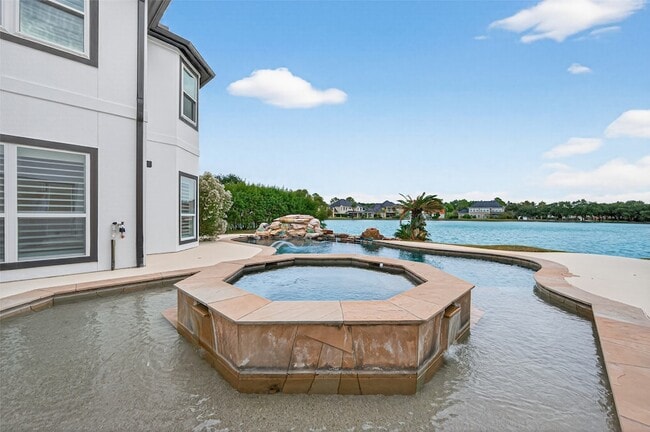 Building Photo - 2019 Bendstone Cir