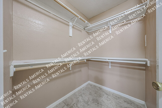 Building Photo - 8768 W Berridge Ln