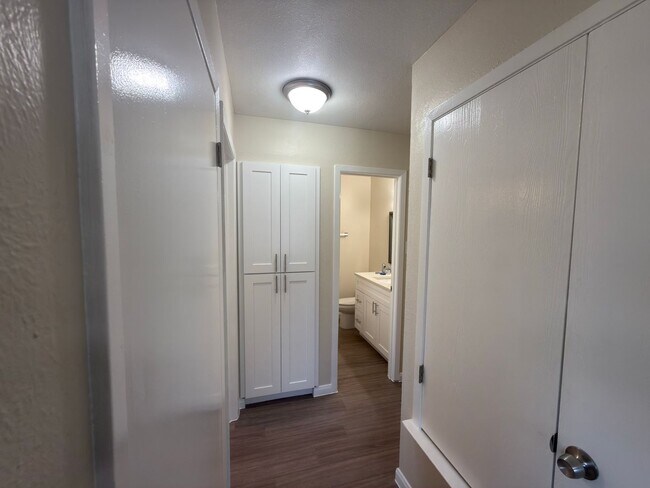 Building Photo - 1614 W Braker Ln