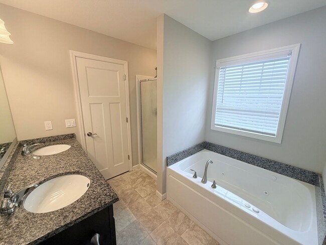 Building Photo - Gorgeous 3BR Home in the Coveted Dancing Waters Community of Woodbury!