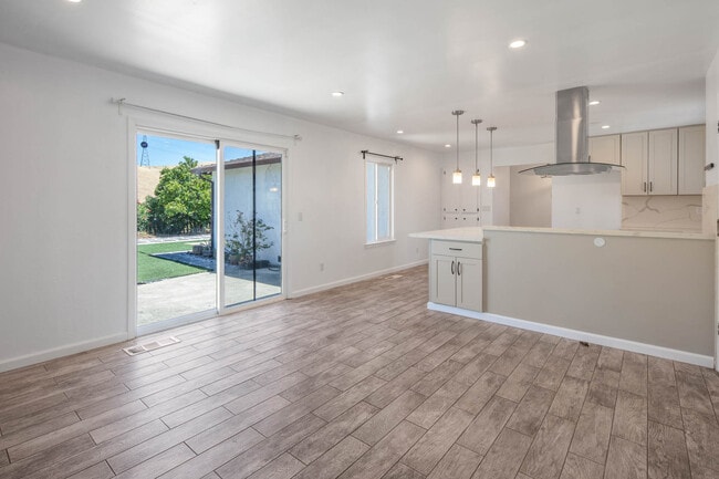 Building Photo - 2225 Mt Whitney Dr