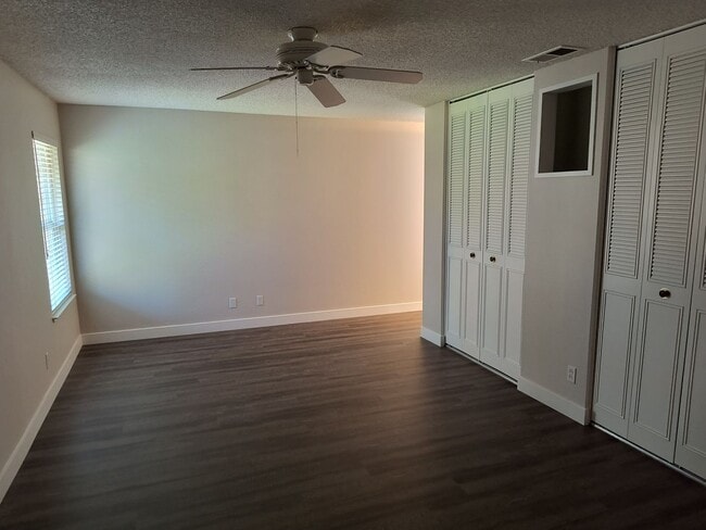 Building Photo - Newley Updated 4 bedroom, 2.5 bathroom Townhome in Citrus Heights!!!