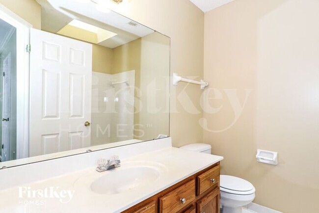 Building Photo - 700 Walnut Woods Cove S