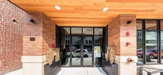 Building Photo - 340 W 2nd St