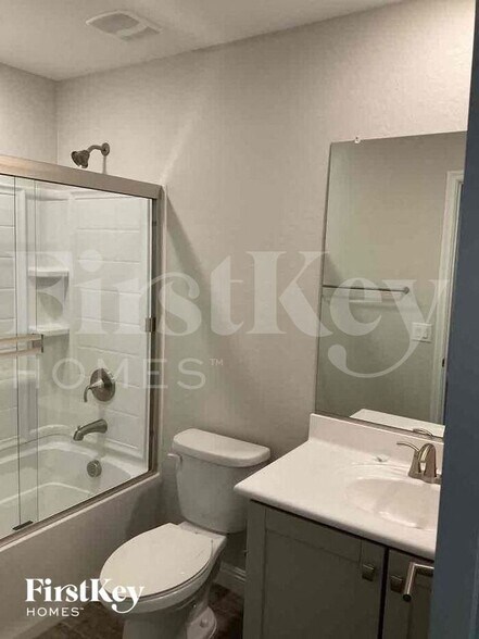 Building Photo - 1023 S 151st Ln