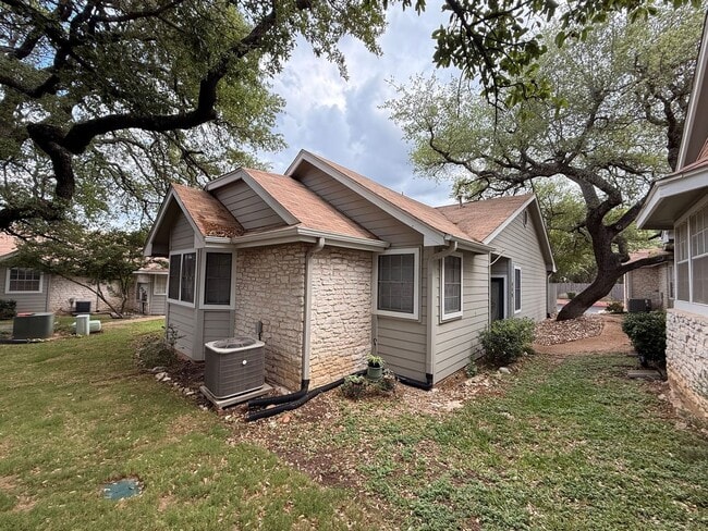 Building Photo - 6501 Brush Country Rd