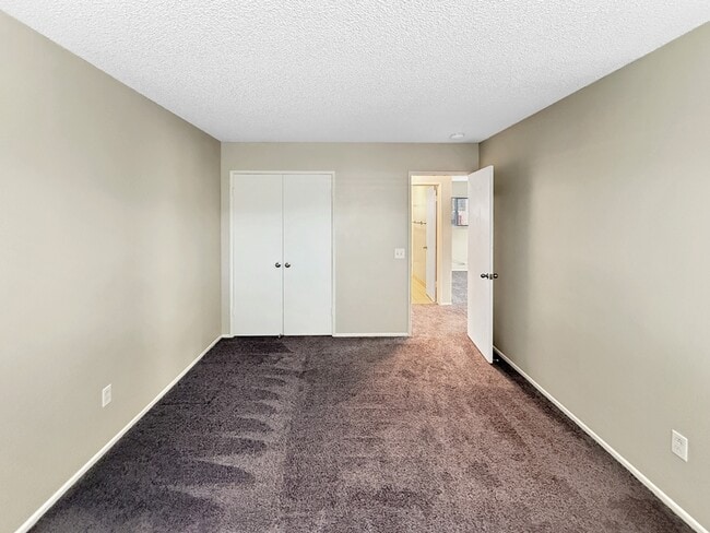 Building Photo - 825 Normark Terrace