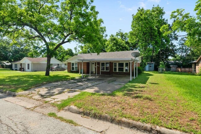 Building Photo - 5601 N Schilder Dr