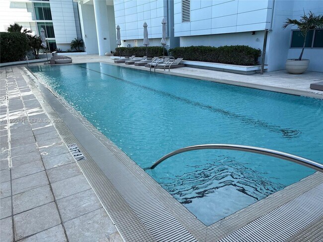 Building Photo - 900 Biscayne Blvd