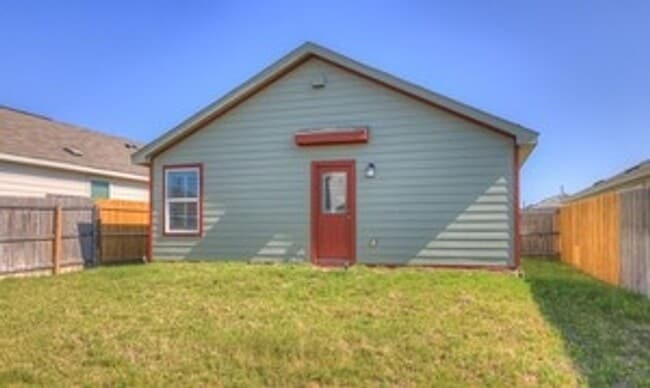 Building Photo - Charming 2BR House in Seguin