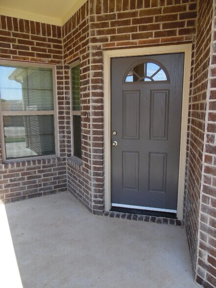 Building Photo - 301 W Panther Way