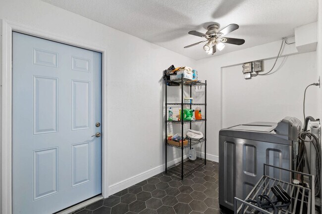 Building Photo - 6398 Woodland Blvd