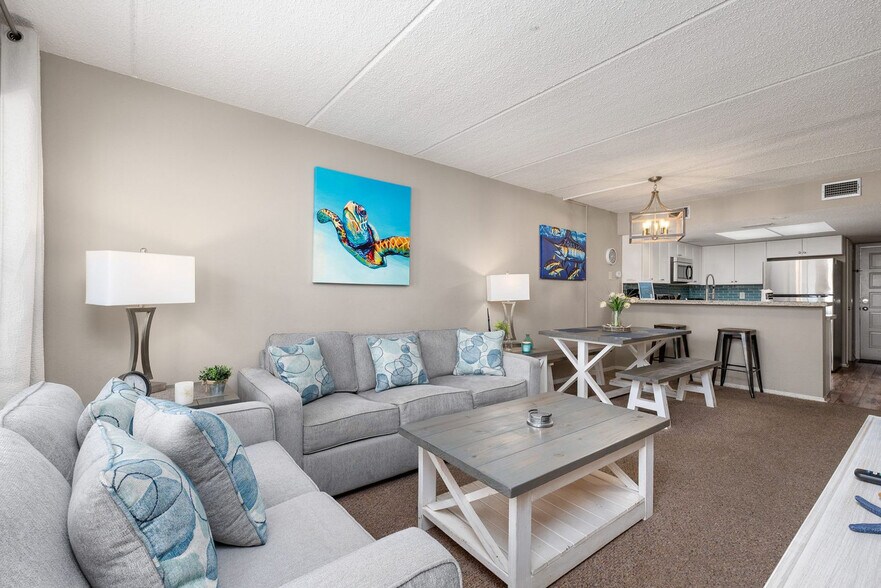 Building Photo - 115 E Coronado Dr