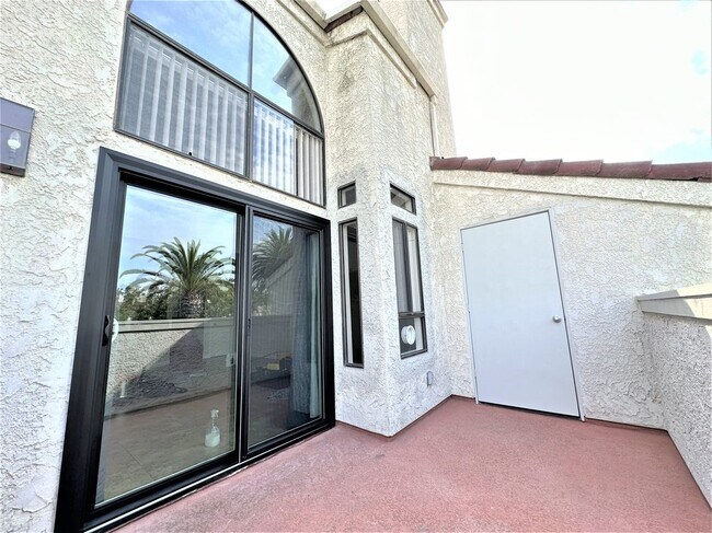 Building Photo - 5032 Dorado Dr
