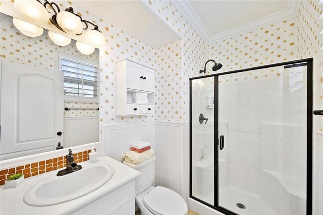 Building Photo - 3 Bedroom 3.5 Bathroom Townhouse in Sunset Cove