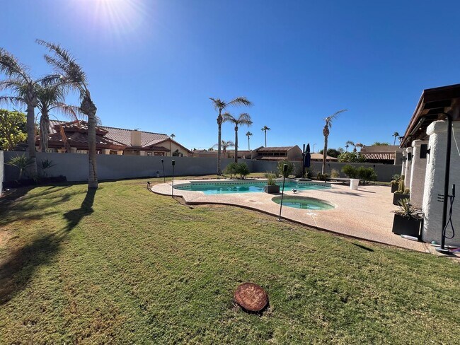 Building Photo - POOL HOME IN SHEFFIELD ESTATES!