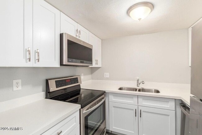 Building Photo - 2674 N 43rd Ave