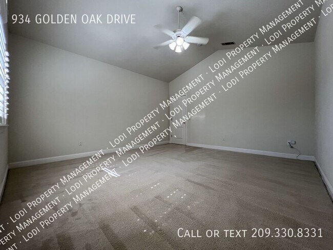 Building Photo - 934 Golden Oak Dr