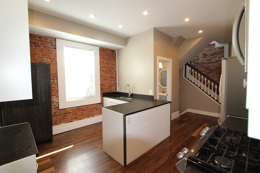 Building Photo - 164 N 18th St