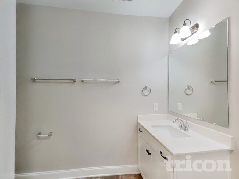 Building Photo - 1363 Coates Ln