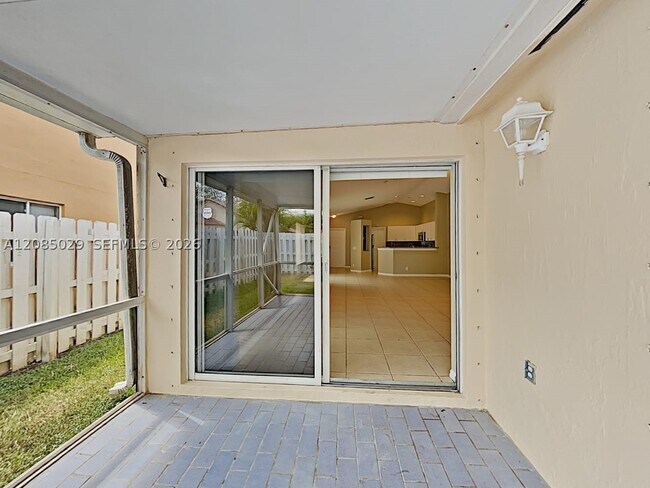 Building Photo - 1380 Presidio Dr