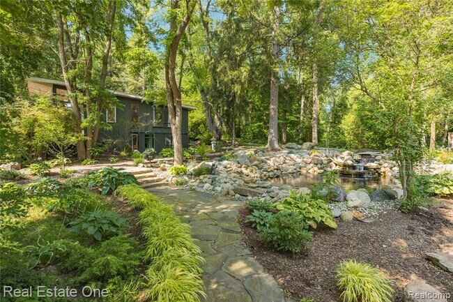 Building Photo - 3954 N Ellamae Rd