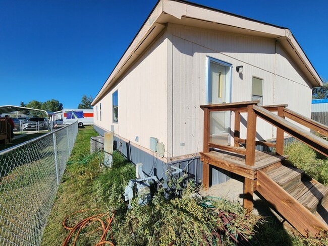 Building Photo - 611 Dallas Rd