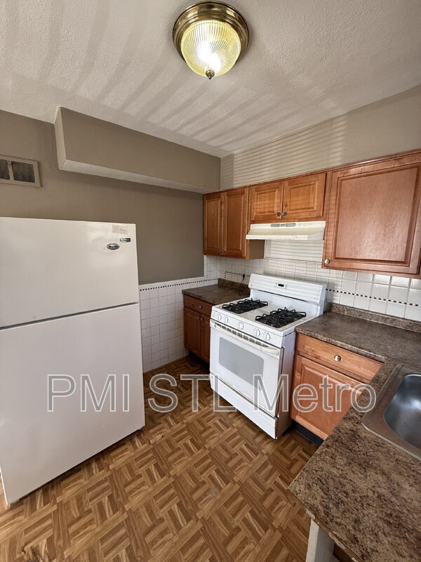 Building Photo - 6737 Kenwood Dr