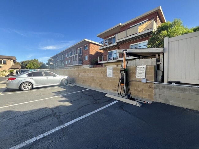 Building Photo - 519 Stratford Ct