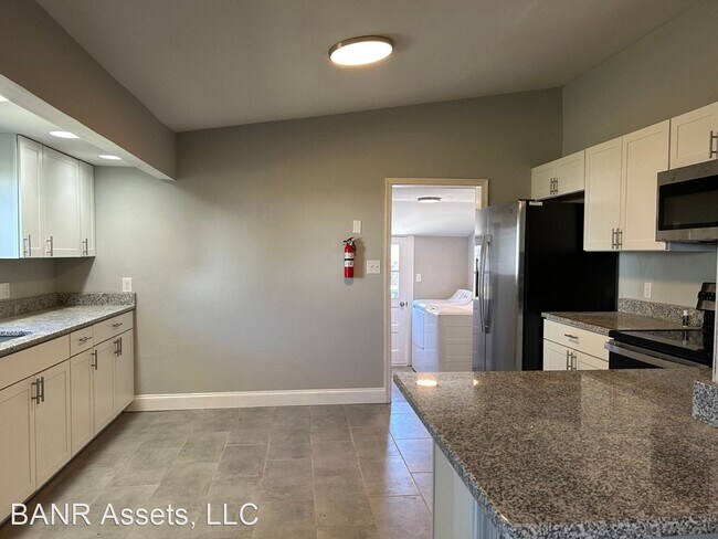 Building Photo - 3 br, 2 bath House - 23 Chestnut Street