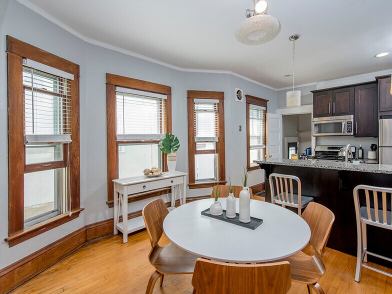 Building Photo - 961 18th Ave SE