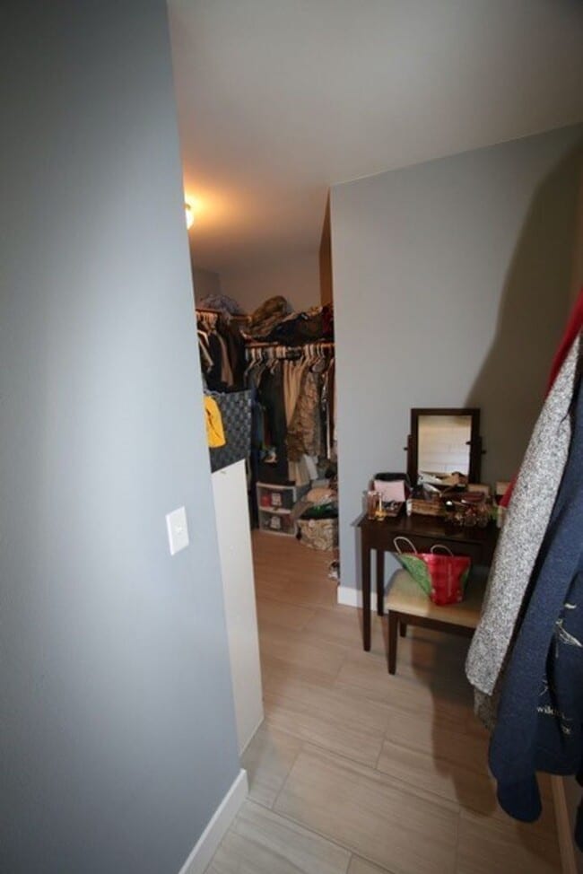 Building Photo - Modern and Spacious 4 Bedroom Condo in East Anchorage!