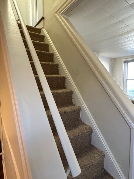 Building Photo - 245 Pensdale St