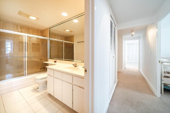 Building Photo - 1408 Brickell Bay Dr