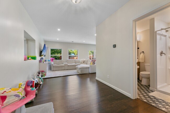 Building Photo - 645 US-12