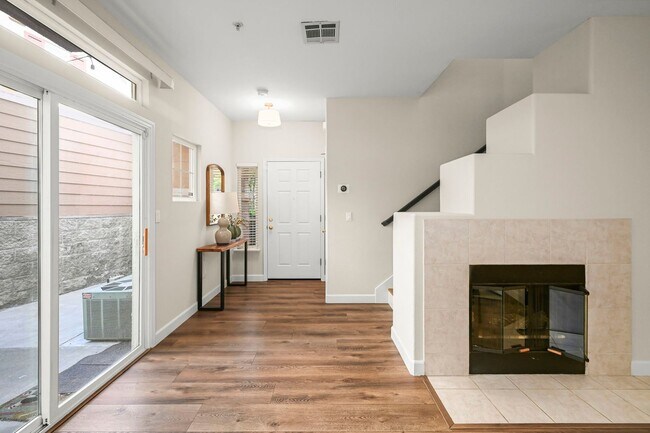 Building Photo - Bright and Spacious, 2BD/2.5BA, Two-Story Condo in Oak Creek in San Ramon- Available NOW!