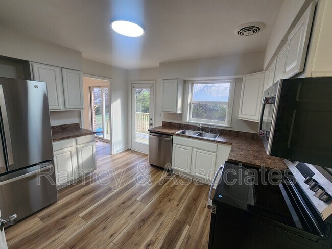 Building Photo - 3700 Taylorsville Rd